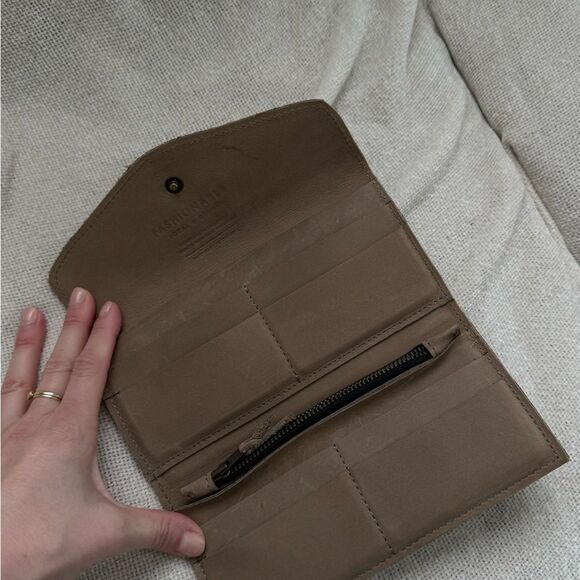 Fashionable Made in Ethiopia Leather Wallet - Picture 4 of 5